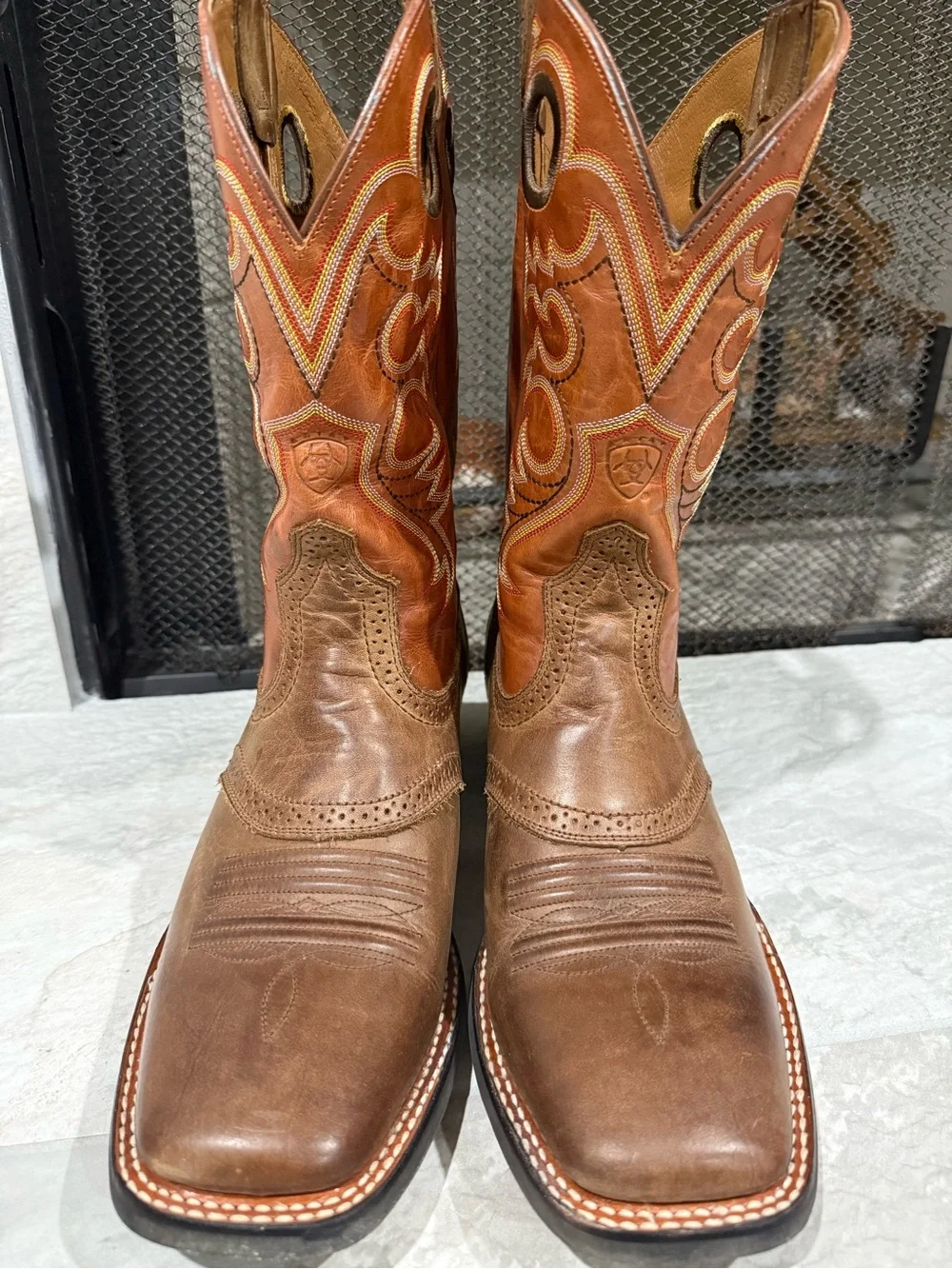 Ariat Men's Two-Tone Brown and Tan Western Pull-On Boots